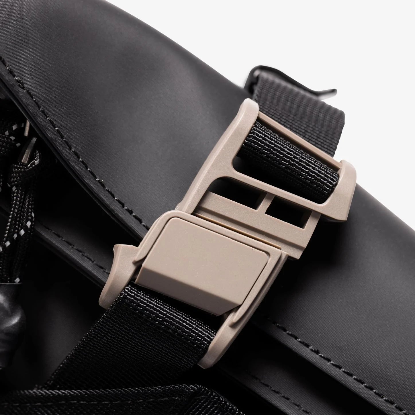 Langly Bravo Mirrorless Shoulder Bag